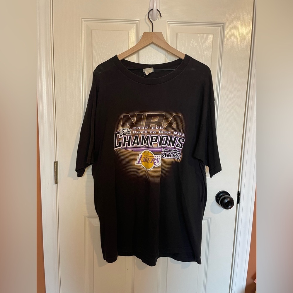 Lee Los Angelas Lakers NBA Finals 2001 Champions Vintage Graphic Tee Size XL